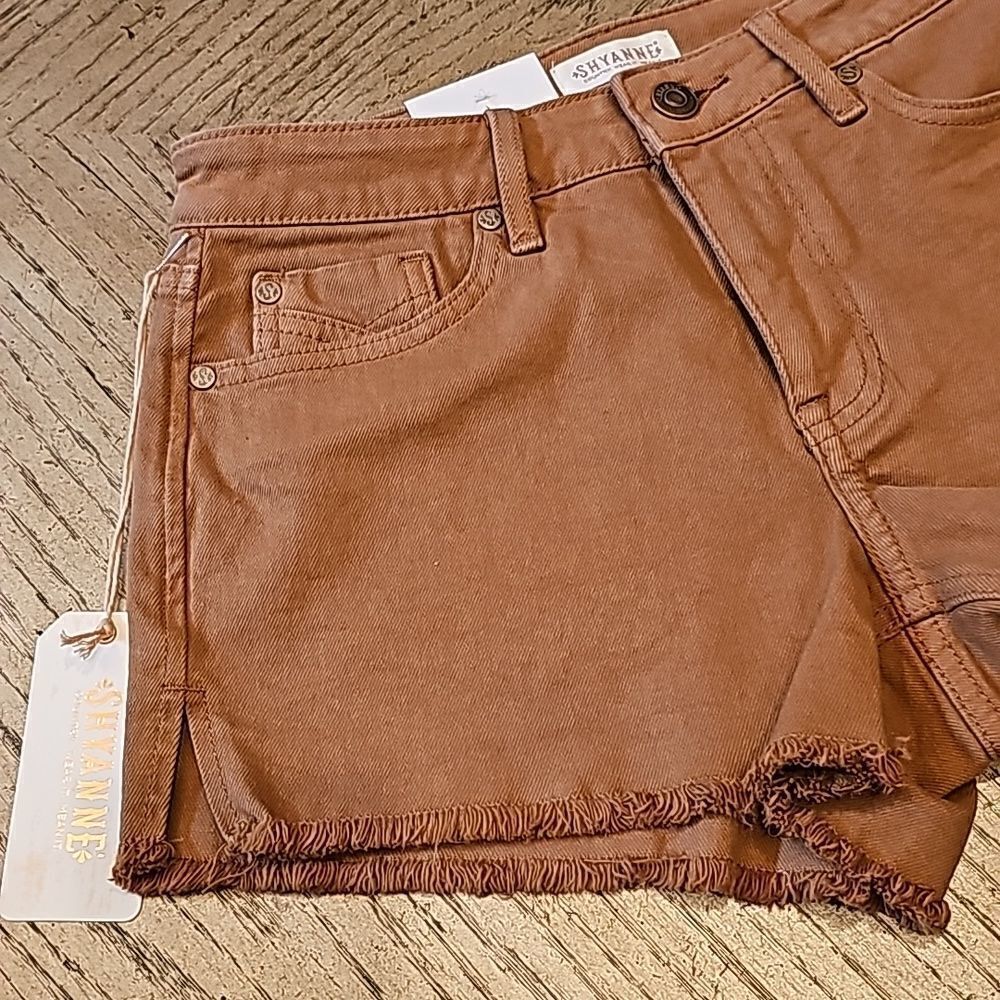 Shayanne brown denim shorts size 27 runs more like 26 - Picture 2 of 10